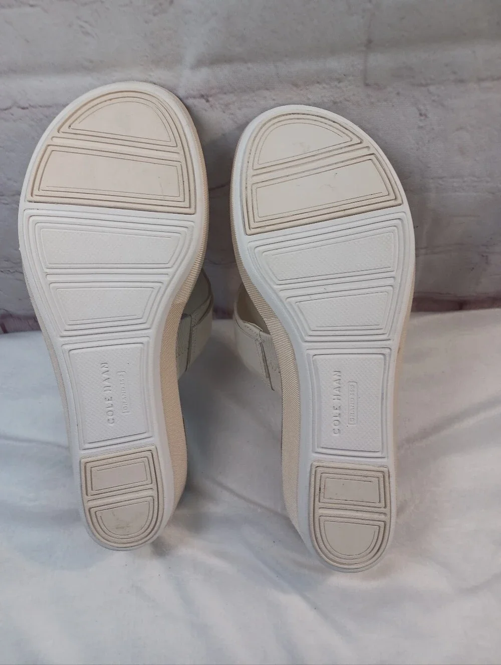 cole haan original grand white wedge thong sandals 6b